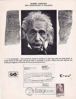 Albert Einstein Collection de 5 articles, dont 4 avec des cachets de 1947, photo emblématique de 1947 par Halsman.