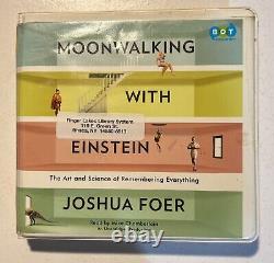 La traduction en français de ce titre est 'Moonwalking avec Einstein (CD audio) 2000 par Joshua Foer'.