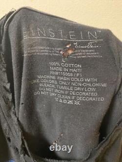'Réparation des vêtements anciens de Noill Einstein endommagés lors de l'expédition depuis le Japon'